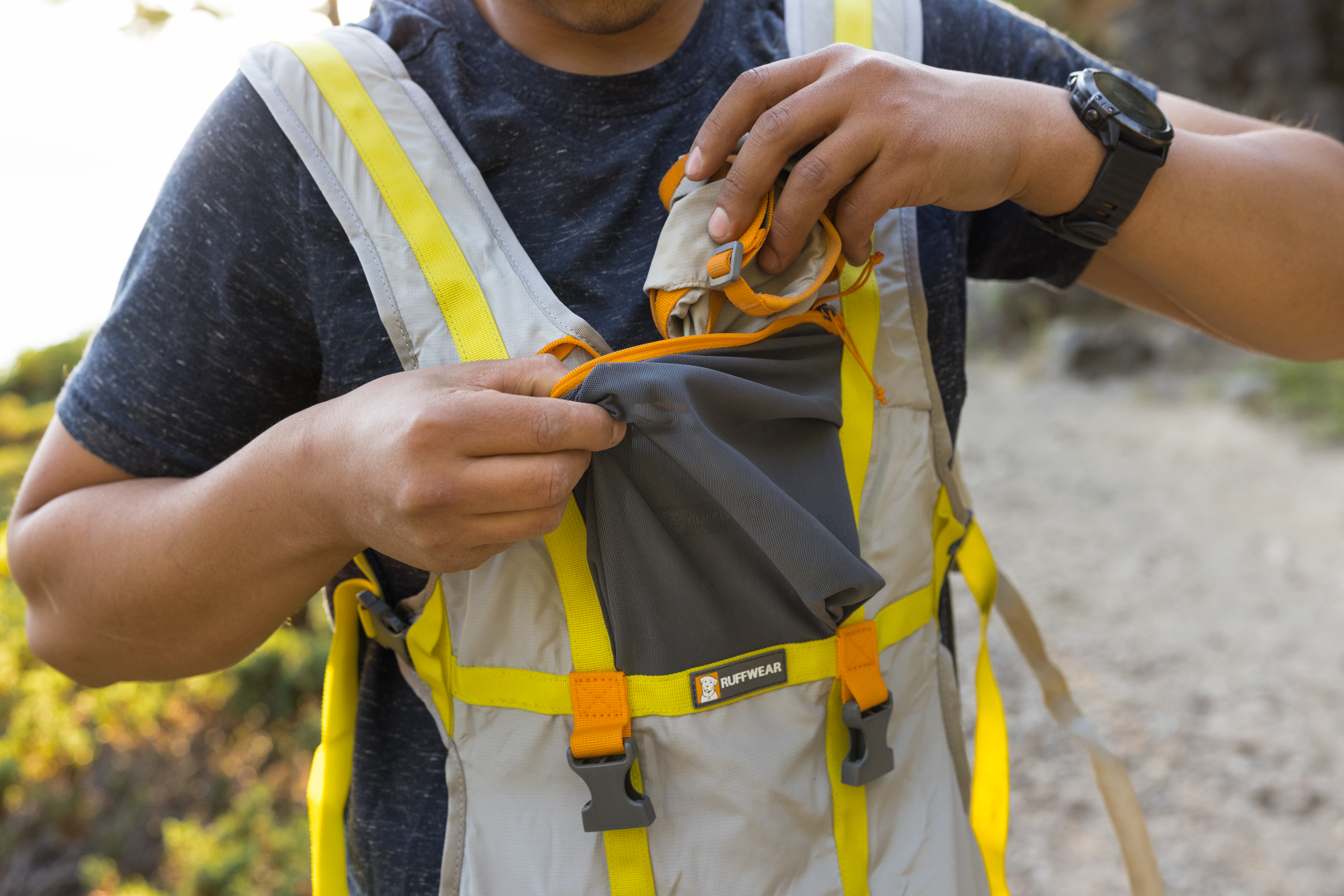 Ruffwear BackTrak™ Dog Evacuation Kit Cloudburst Gray Ruffwear BackTrak™ Dog Evacuation Kit Cloudburst Gray