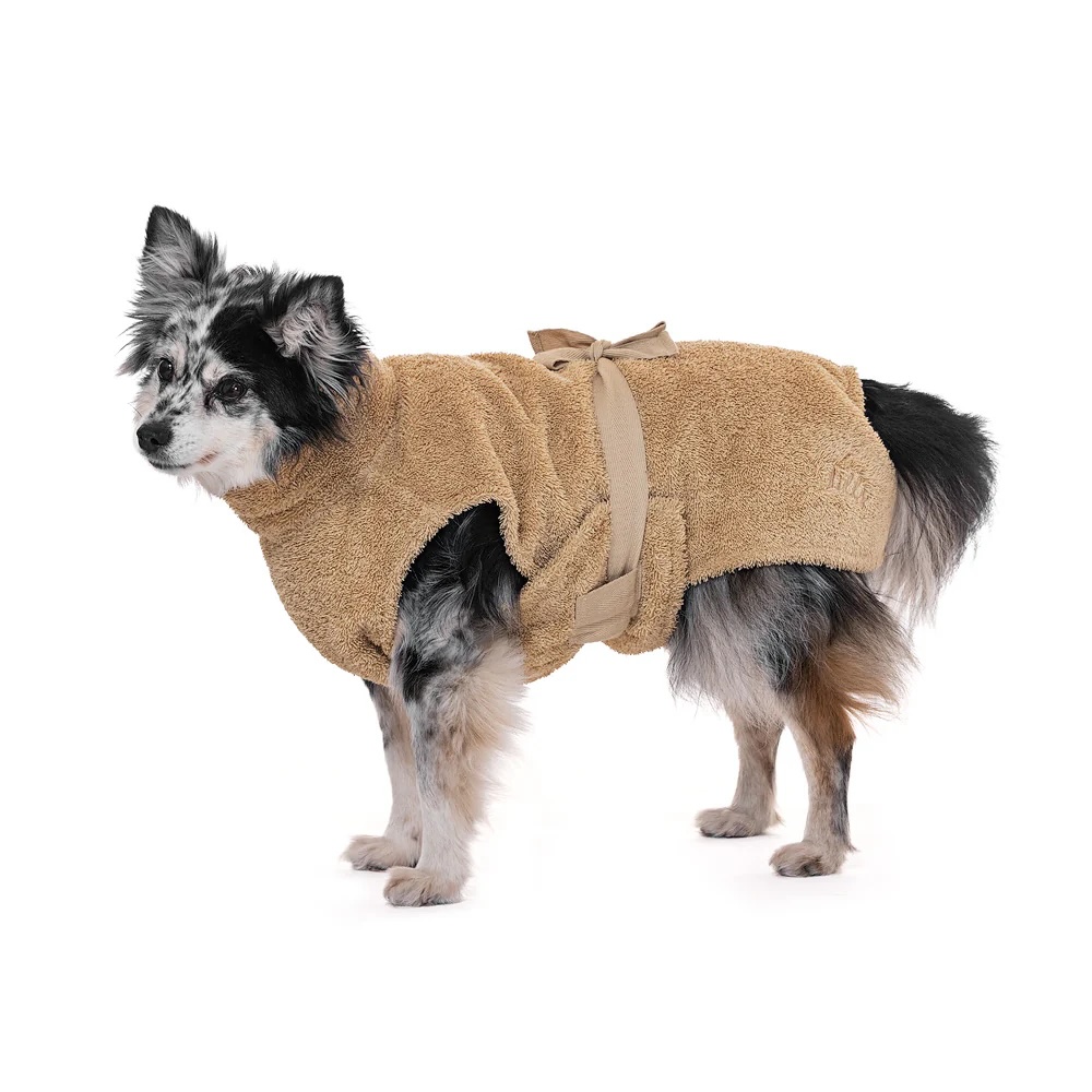 Lill's Hundebademantel aus Bio-Baumwolle Sand
