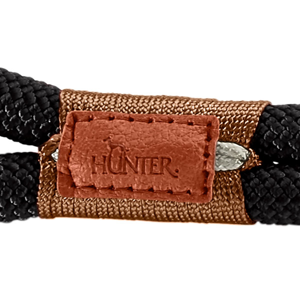 Hunter Halsung Oss, Tau