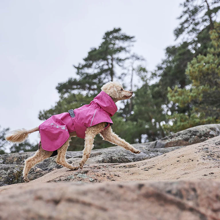 Hurtta Regenmantel Monsoon Coat II ECO ruby