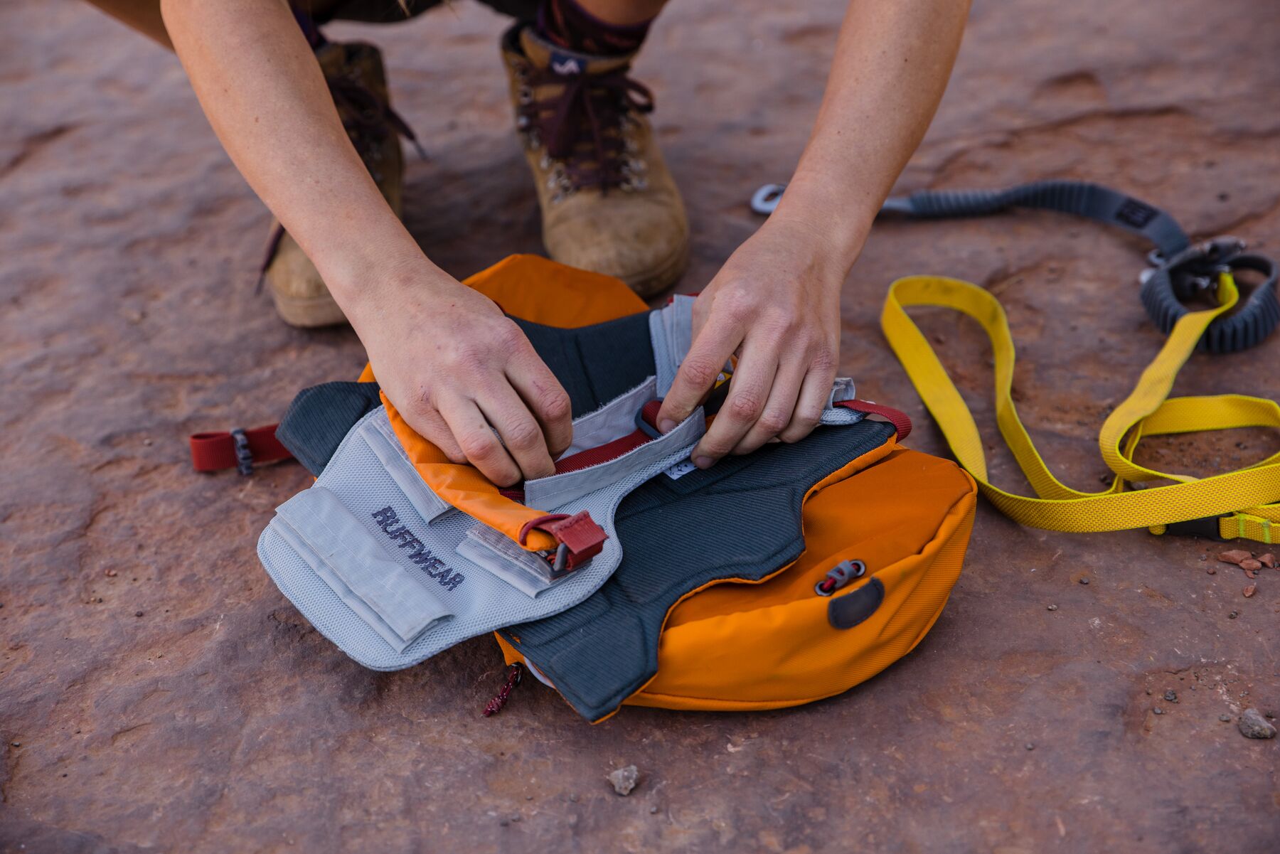 Ruffwear Core Cooler Graphite Gray