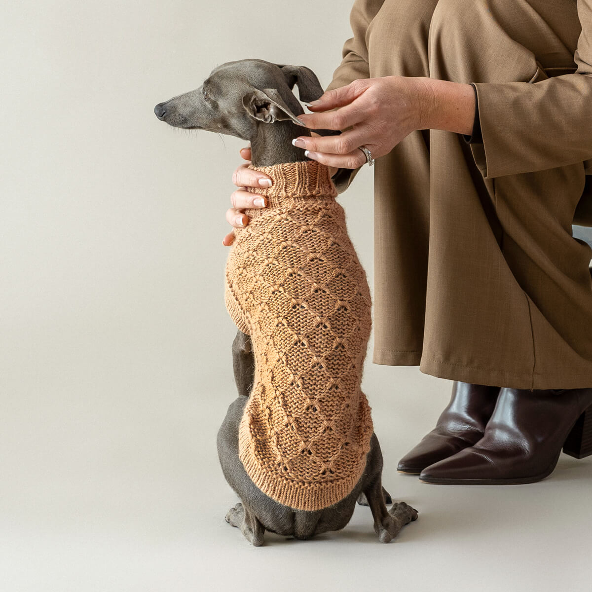 Alqo Wasi Hunde-Pullover Camel Lattice