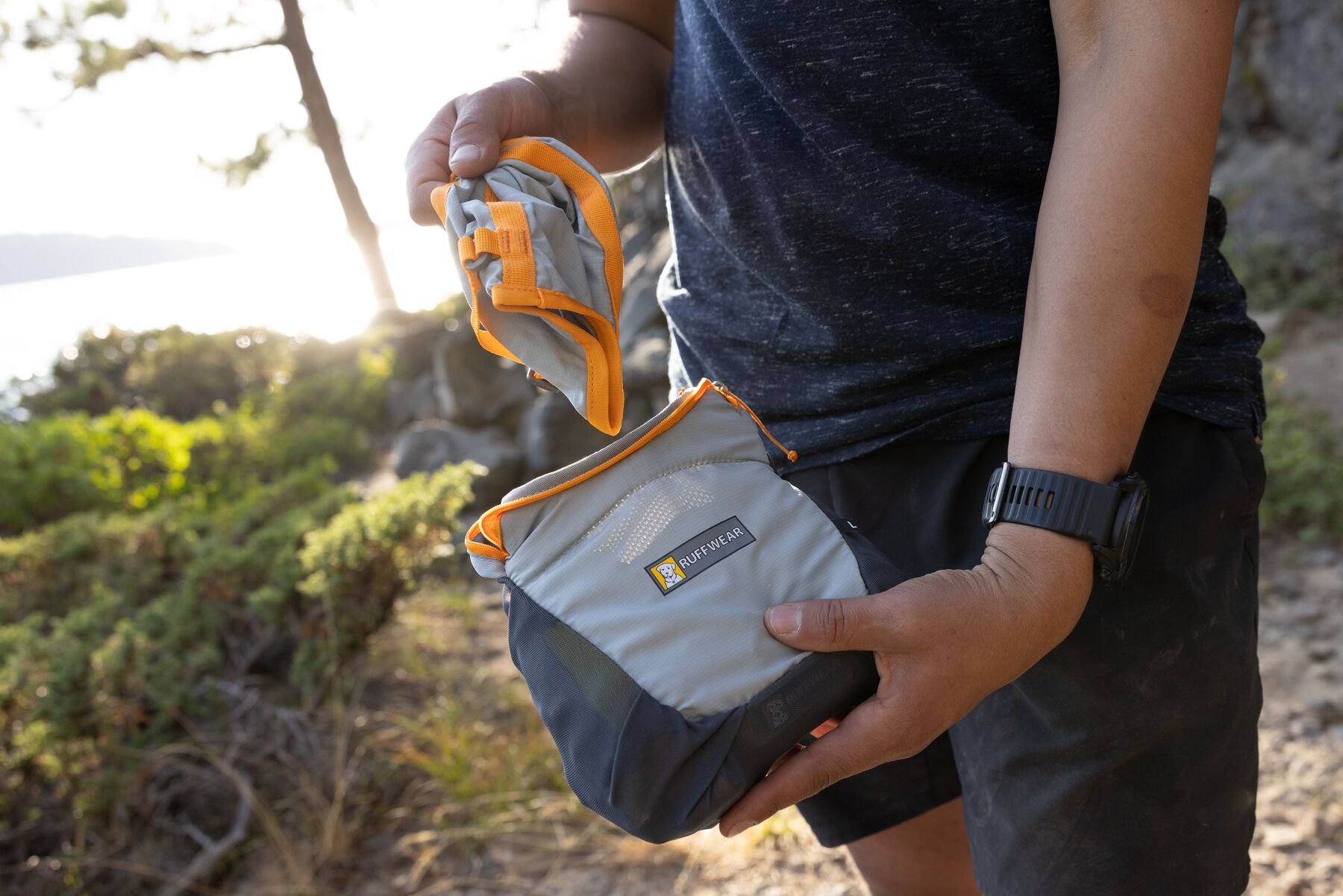 Ruffwear BackTrak™ Dog Evacuation Kit Cloudburst Gray Ruffwear BackTrak™ Dog Evacuation Kit Cloudburst Gray